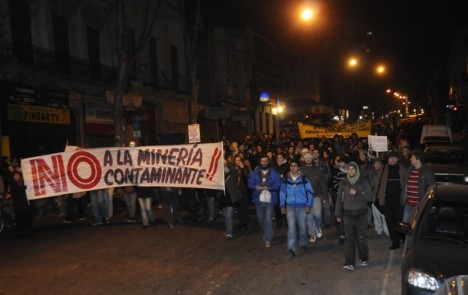 Uy_Aratiri_Mont_marcha_05ago11_1