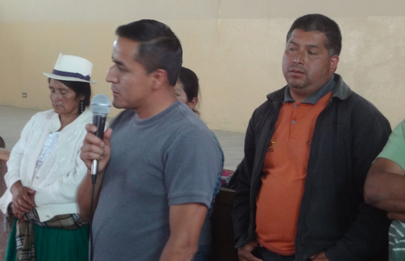 Ruben_Chalco_presidente_y_Ricardo_Quichimbo_secretario_y_mas_miembros