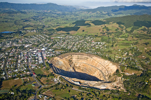 NZ_Waihi_martha-mine-open-pit2.gif