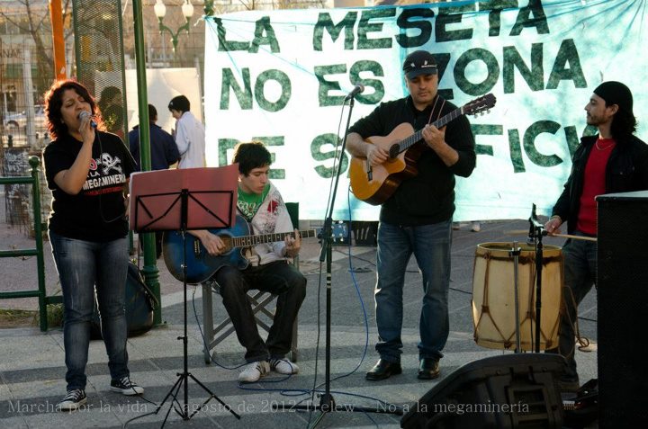 Ch Tw 04ago12 marcha 8 musica1