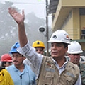 Ecu Correa y mineros2 120