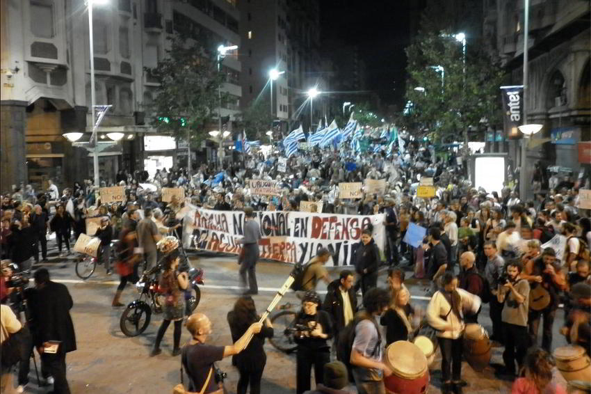 Uy 4marcha agua tierra vida 10may13 1