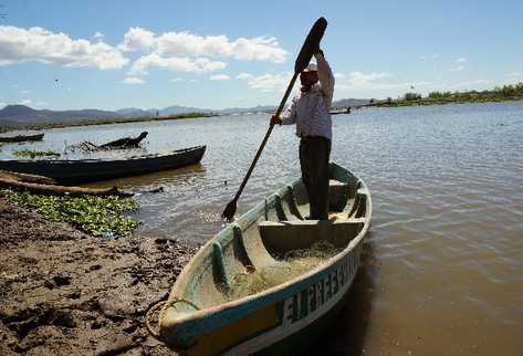 ACTIVISTAS-explotacion-Guatemala-Lago-Guija PREIMA20130215 0034 40