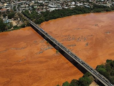 derrame toxico brasil