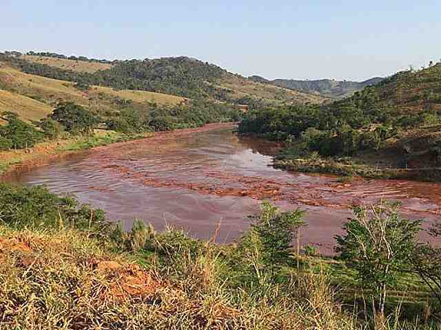 agua contaminada brasil