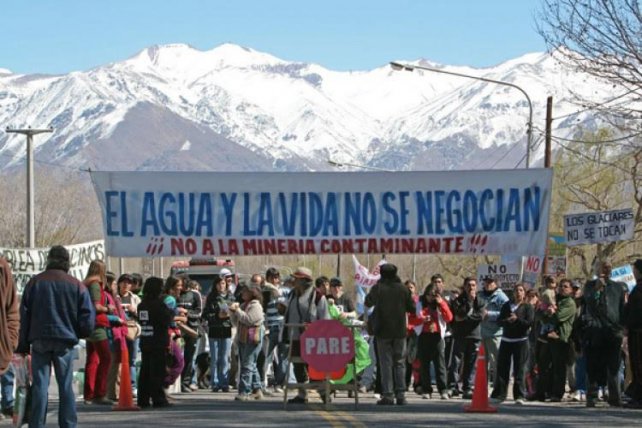 agua y vida no se negocian