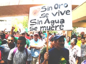 sin oro se vive sin agua se muere