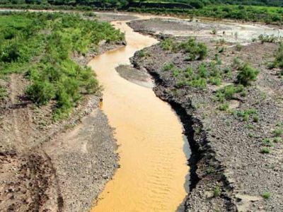 sonora rio contaminado y abandonado por las autoridades