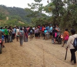 pobladores-mapiri-bloquean-carretera-paz_lrzima20161208_0029_11